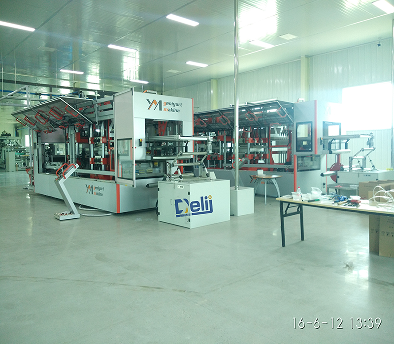 多工位在線破碎機(jī)（擺放在成型機(jī)后面）